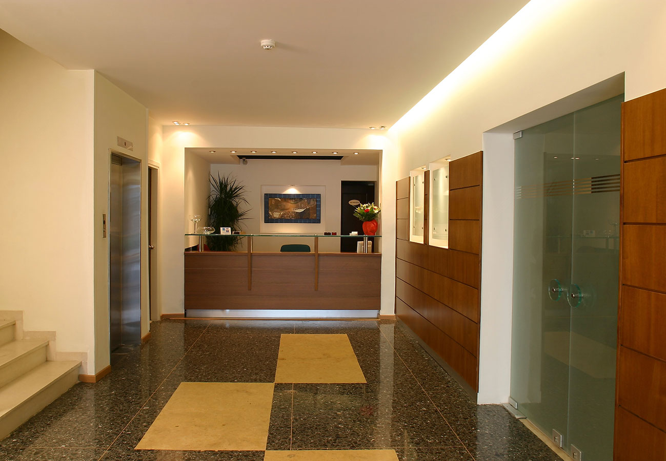 Blue Sea Hotel Alimos recepcija.jpg