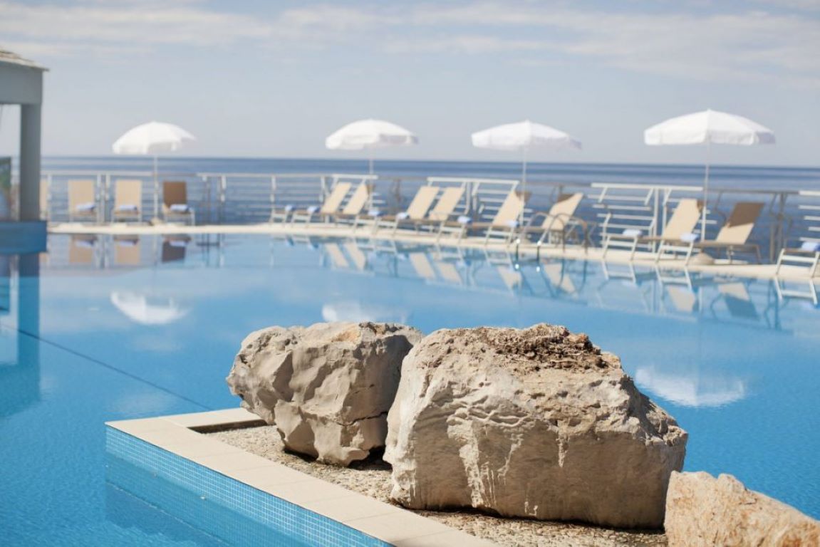 Dubrovnik Palace Hotel-Bazen.jpg