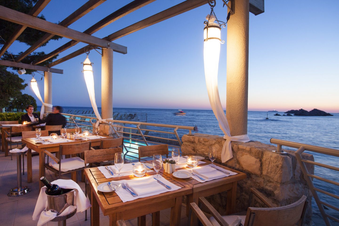 Hotel Dubrovnik Palace-Taverna.jpg