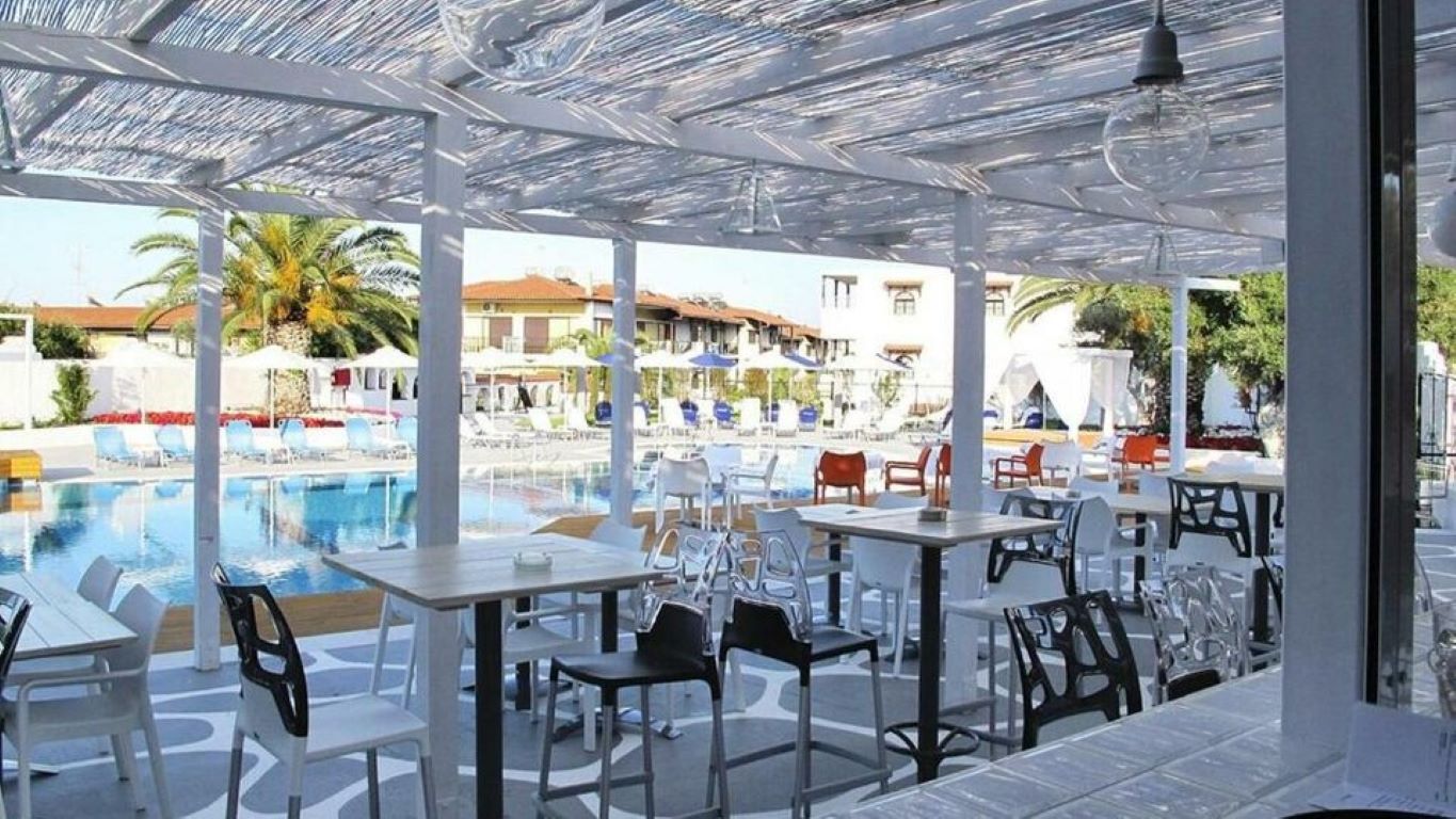 Ioli Village-Bar pored bazena.jpg