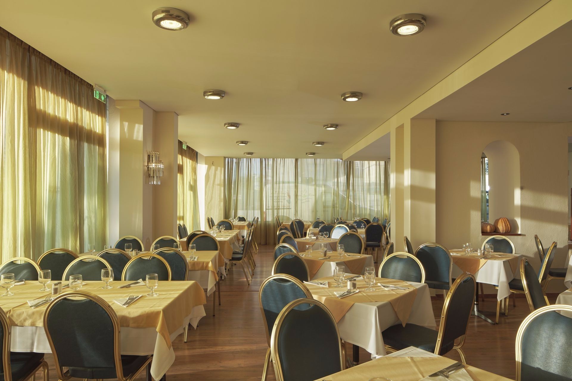 Candia Hotel restoran.jpeg