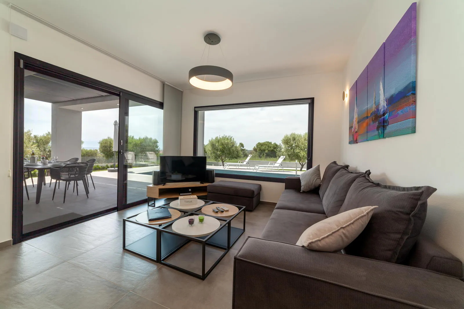 Merelia Luxury Villas vila Thalasa dnena soba.jpg