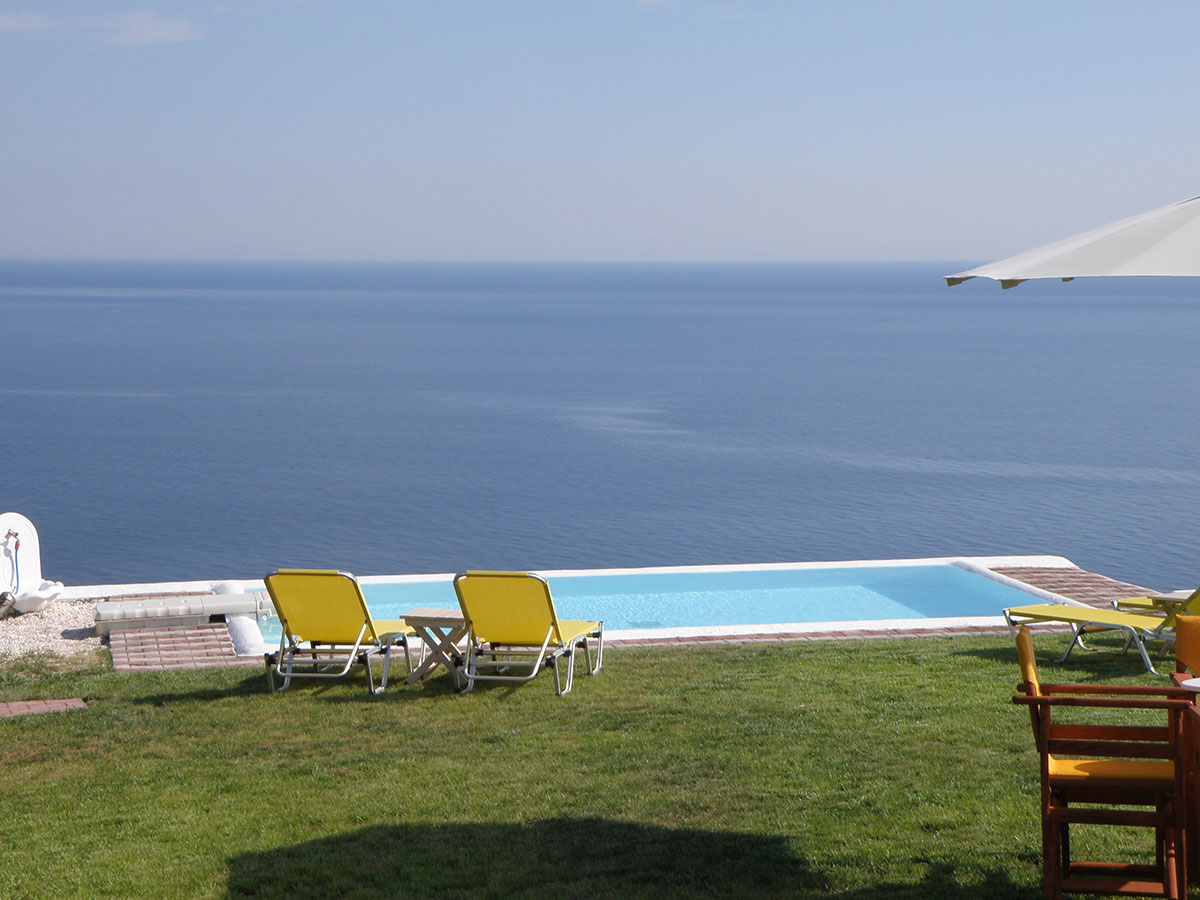 Koumaros Villas bazen.jpg