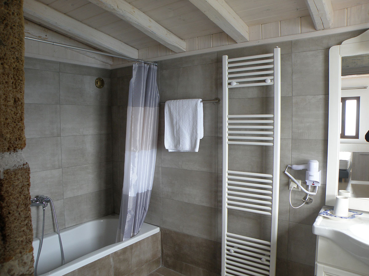 Koumaros Villas kupatilo.jpg