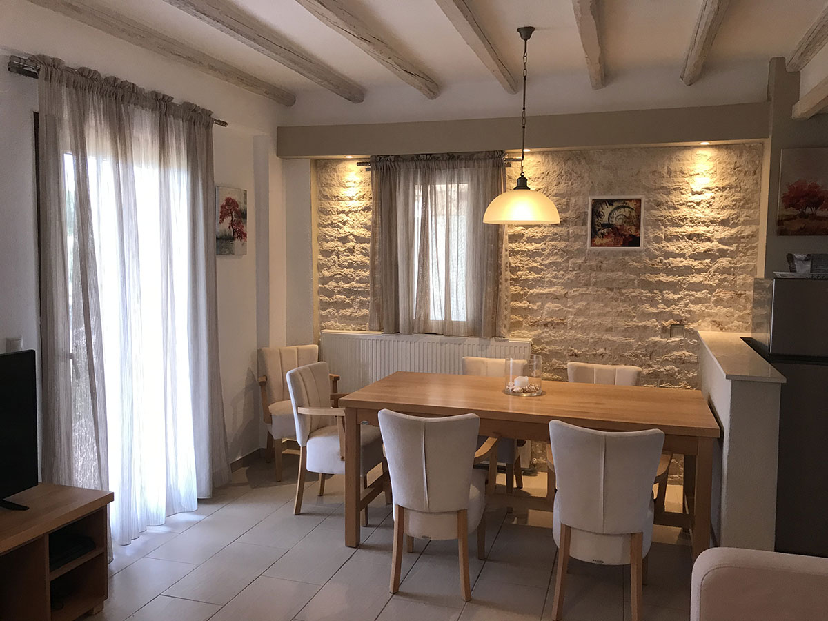 Koumaros Villas trpezarija.jpg