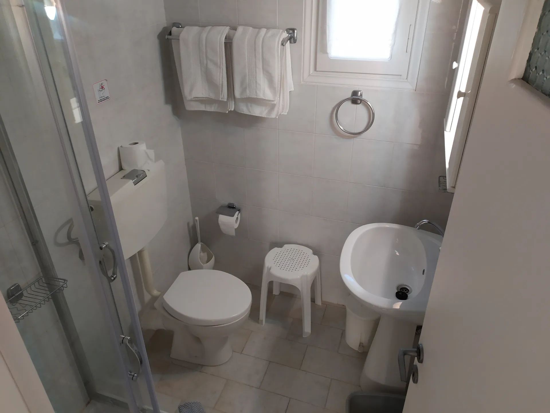 Diosouri hotel & Apartment kupatilo.jpg
