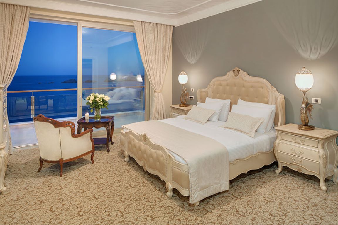 Royal Princess-Predsednicki suite spavaca soba.jpg