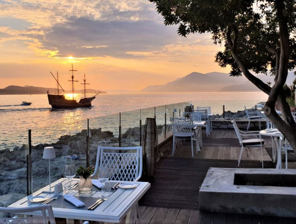 Royal Princess-Terasa restorana.jpg