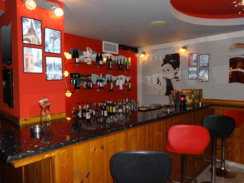 Hotel Kazaviti bar 1.jpg