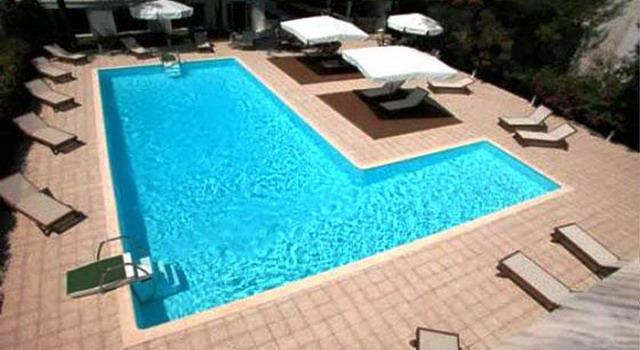 Hotel Kazaviti pool.jpg