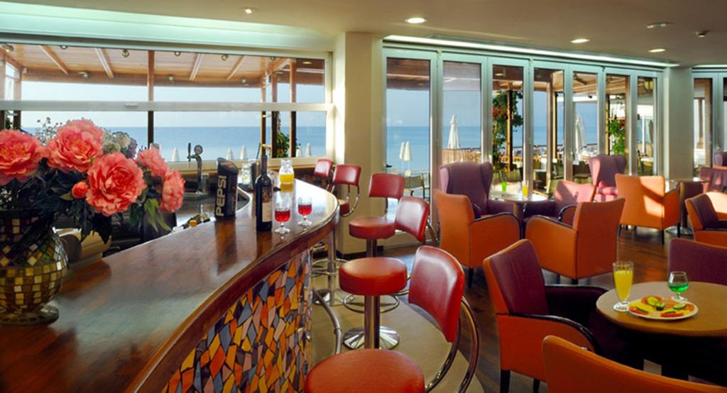 Hotel Kinetta Beach bar.jpg