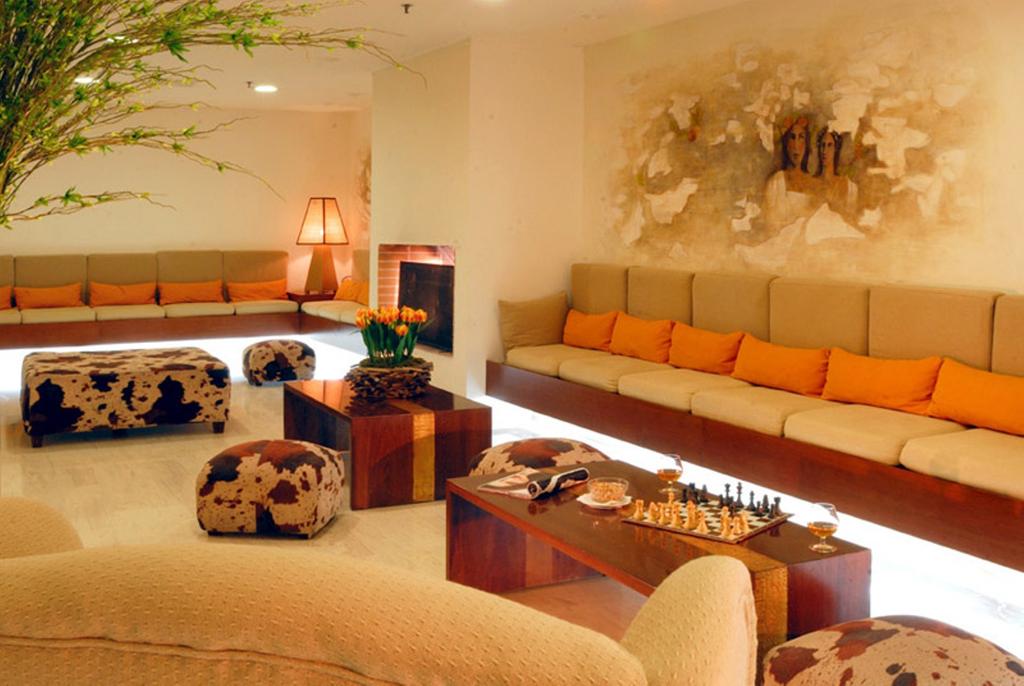 Hotel Kinetta Beach lobby 1.jpg
