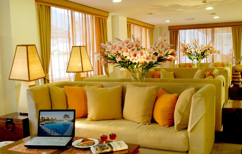 Hotel Kinetta Beach lobby.jpg