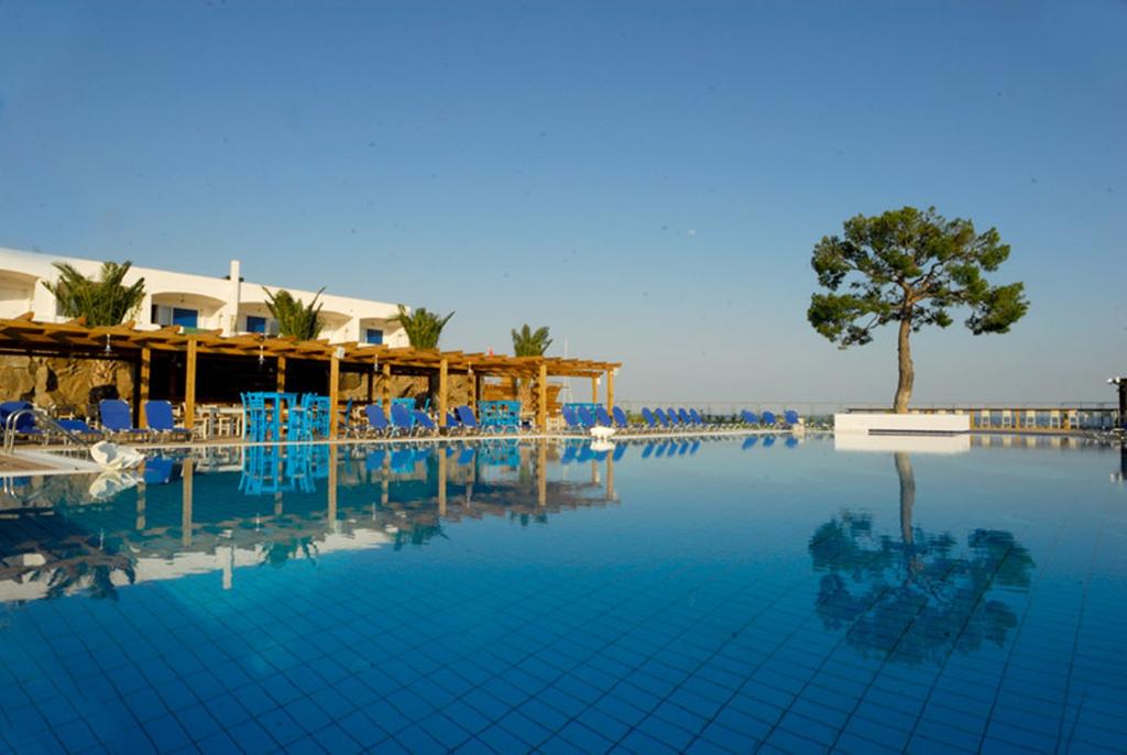 Hotel Kinetta Beach pool.jpg