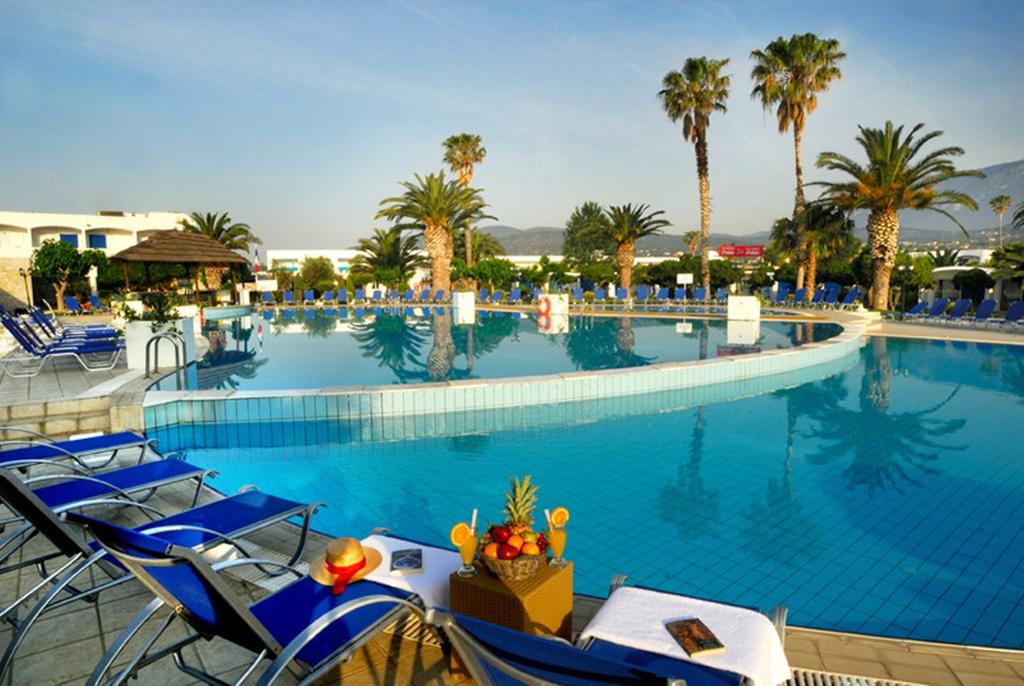 Hotel Kinetta Beach pools.jpg