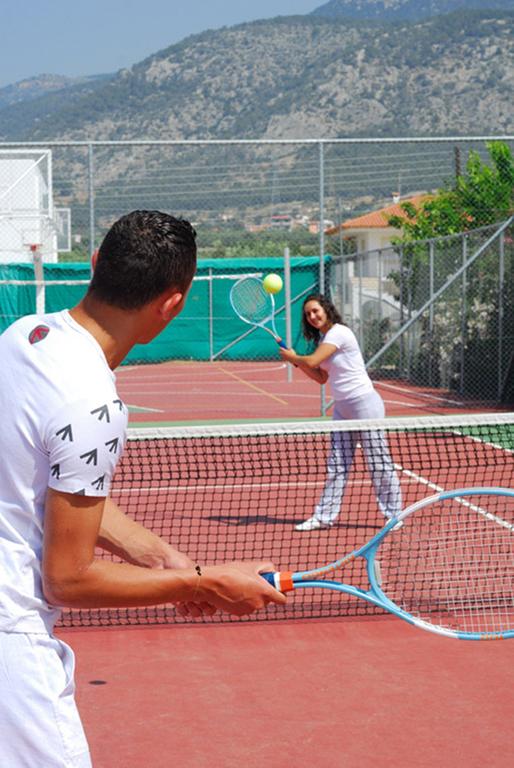 Hotel Kinetta Beach tennis court.jpg