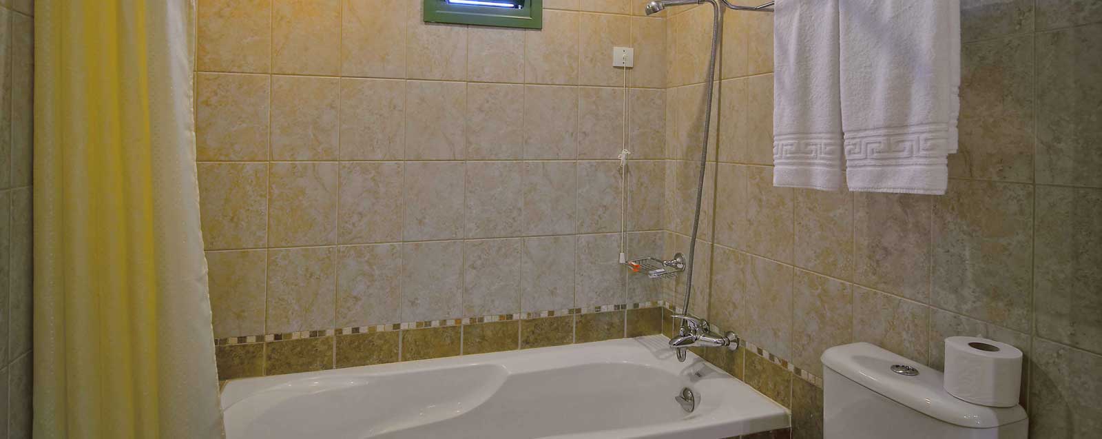 Hotel Konaki bathroom 1.jpg