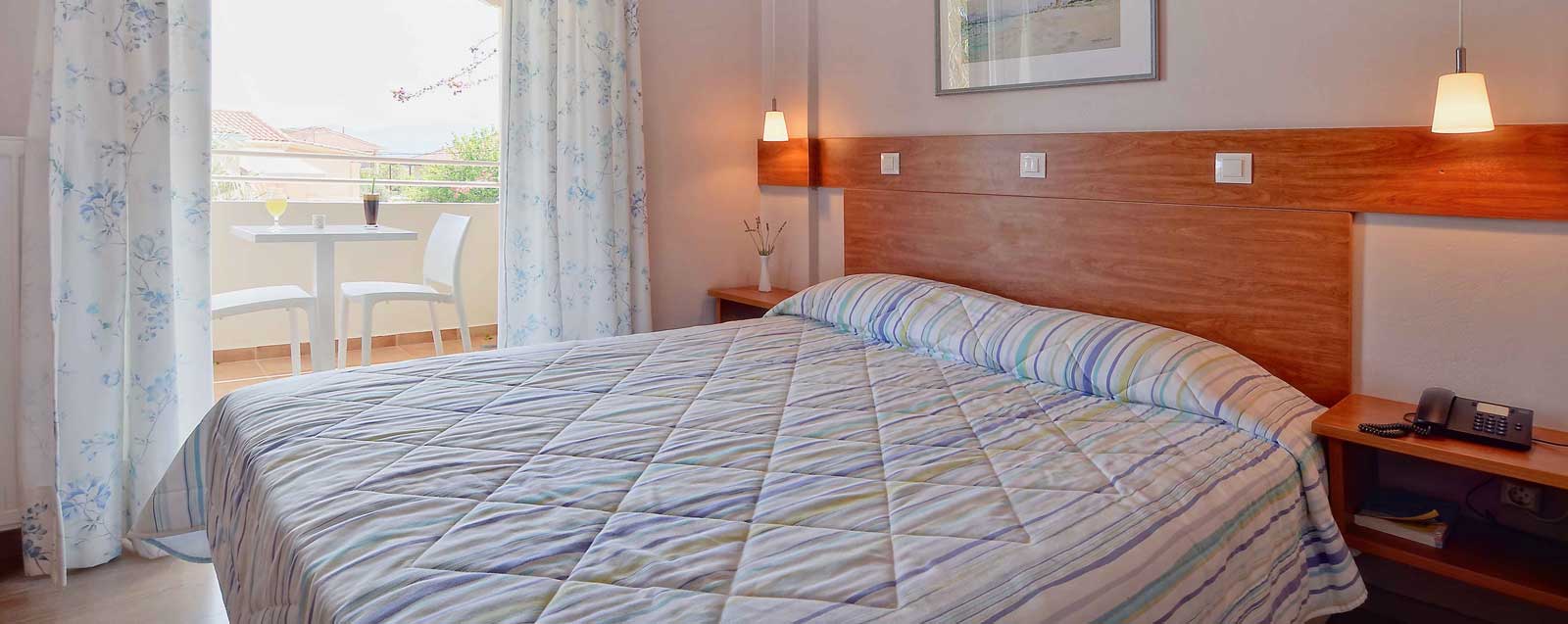 Hotel Konaki superior double room.jpg