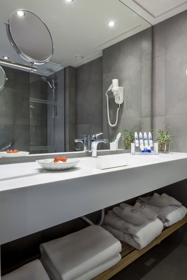 Kontokali Bay Resort _ Spa Hotel main_building rooms bathroom 2.jpg