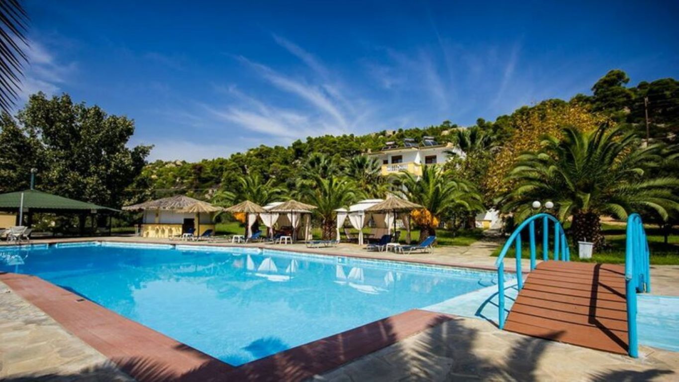 Koviou Holiday VIllage Hotel-Bazen.jpg