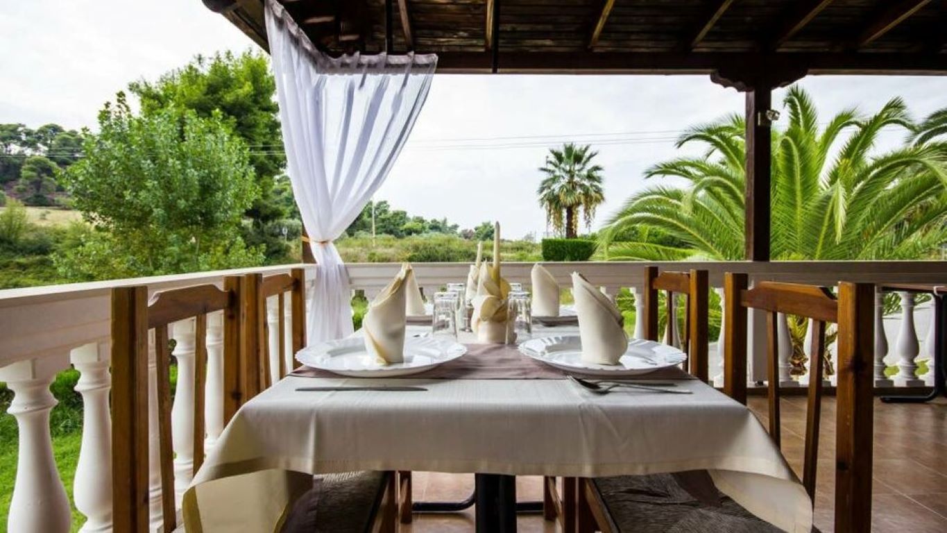 Koviou Holiday VIllage Hotel-Restoran.jpg