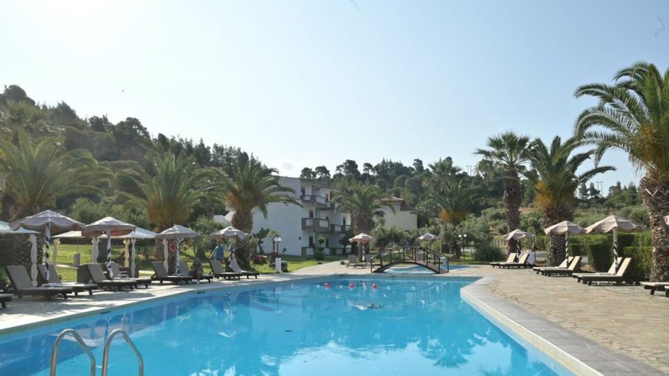 Koviou Holiday Village-Spoljasnji bazen.jpg