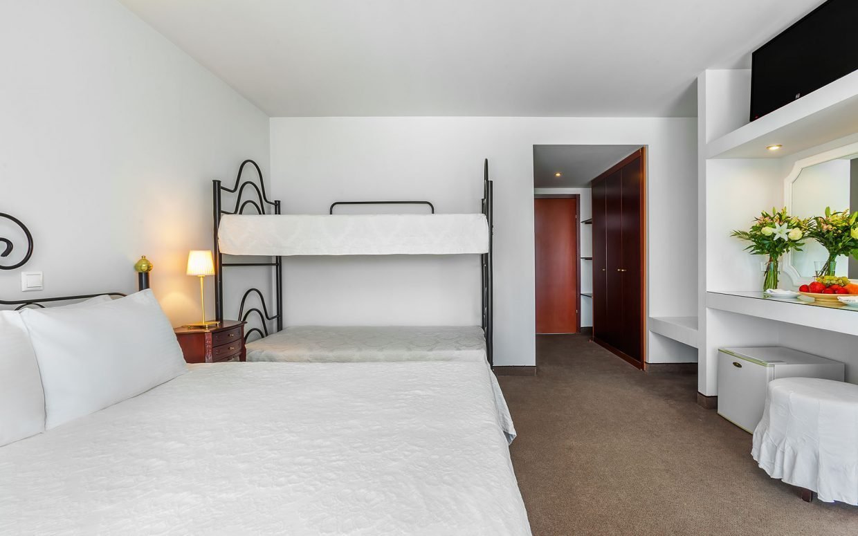 Kriopigi hotel family sobe sa krevetima na sprat.jpg
