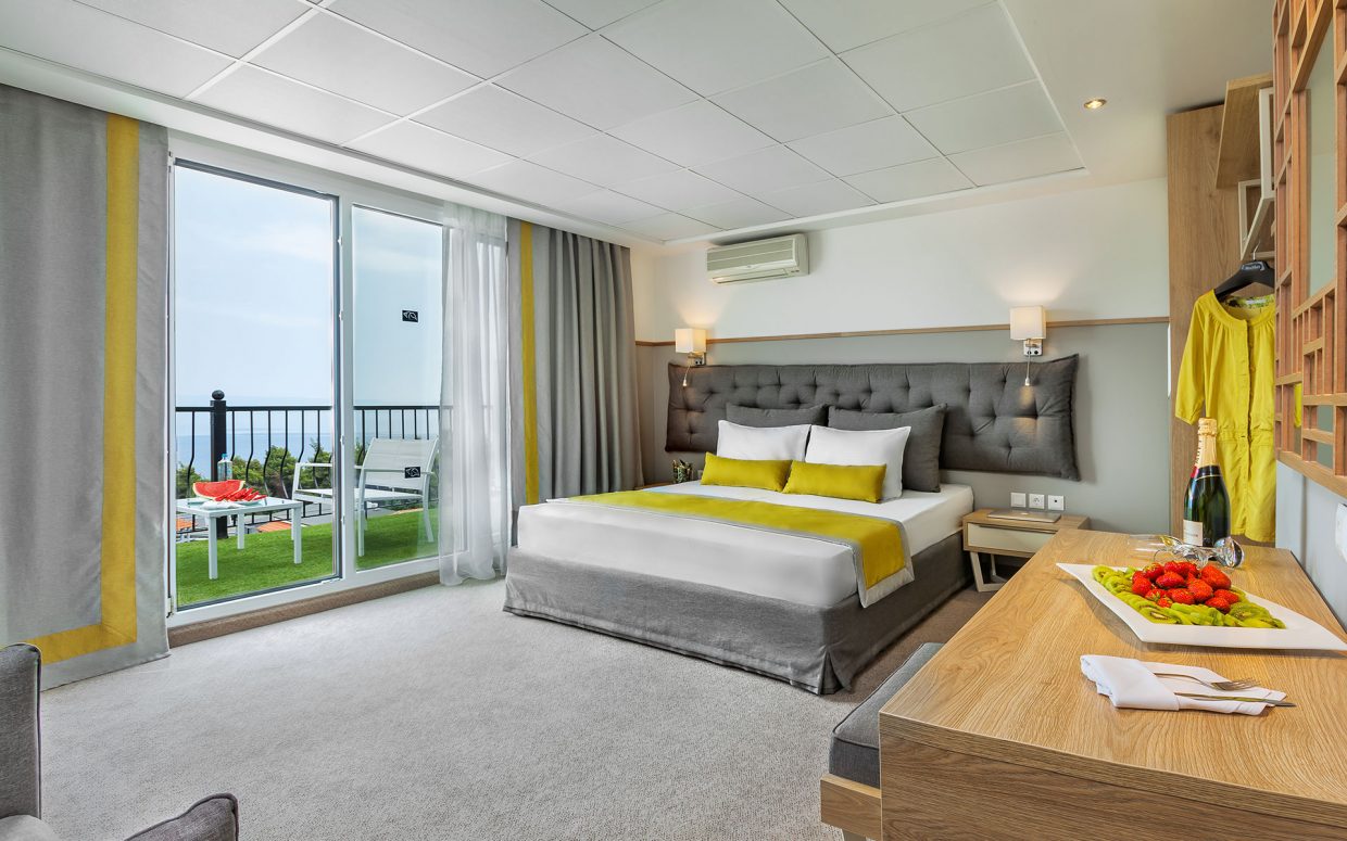 Kriopigi hotel junior suite spavaća soba.jpg