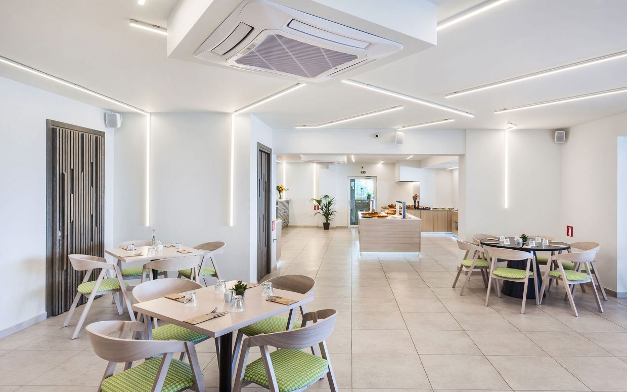 Kriopigi hotel pansionski restoran.jpg