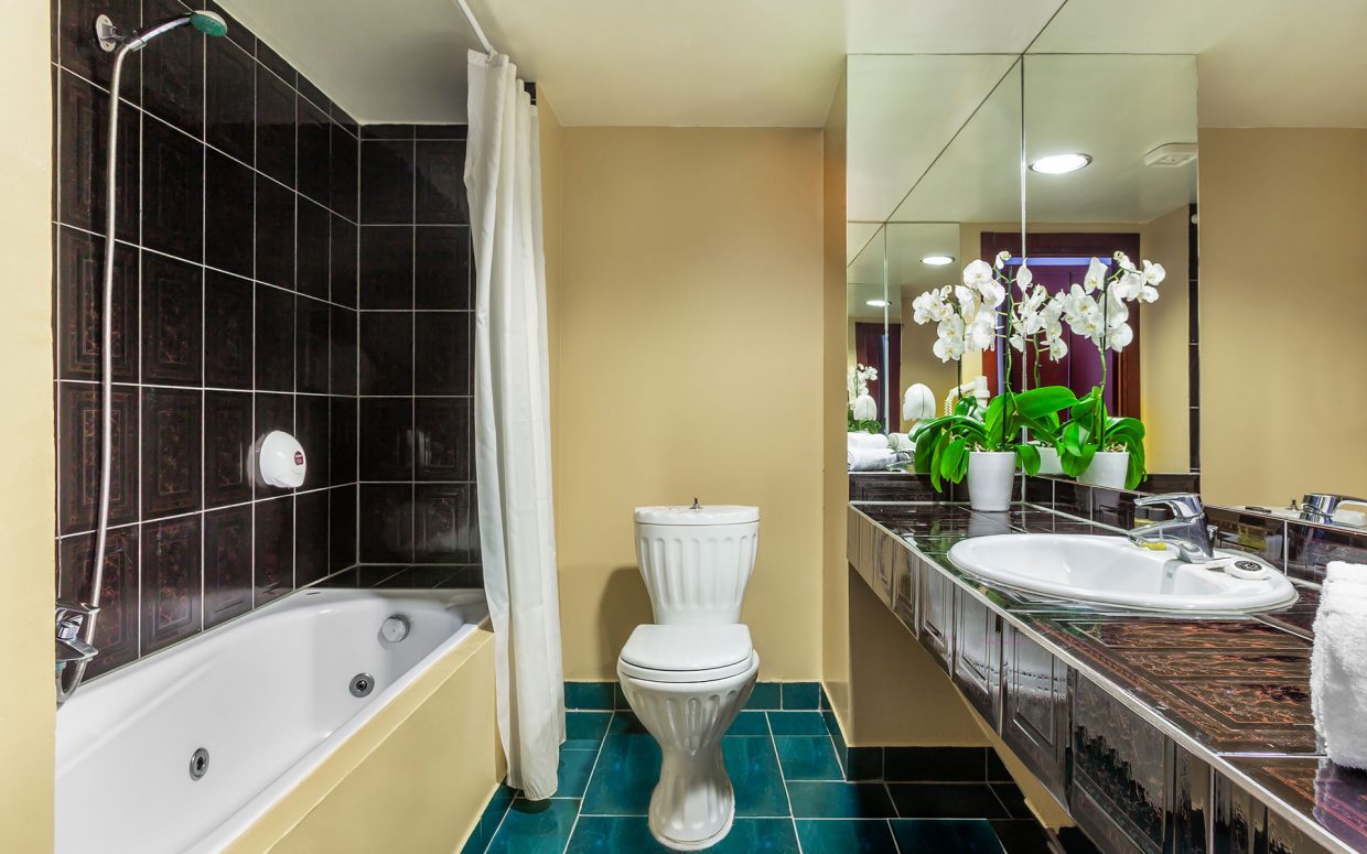 Kriopigi hotel superior soba kupatilo.jpg