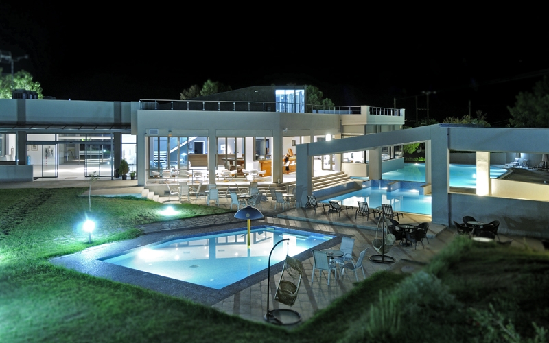 Krotiri resort hotel bazeni.jpg