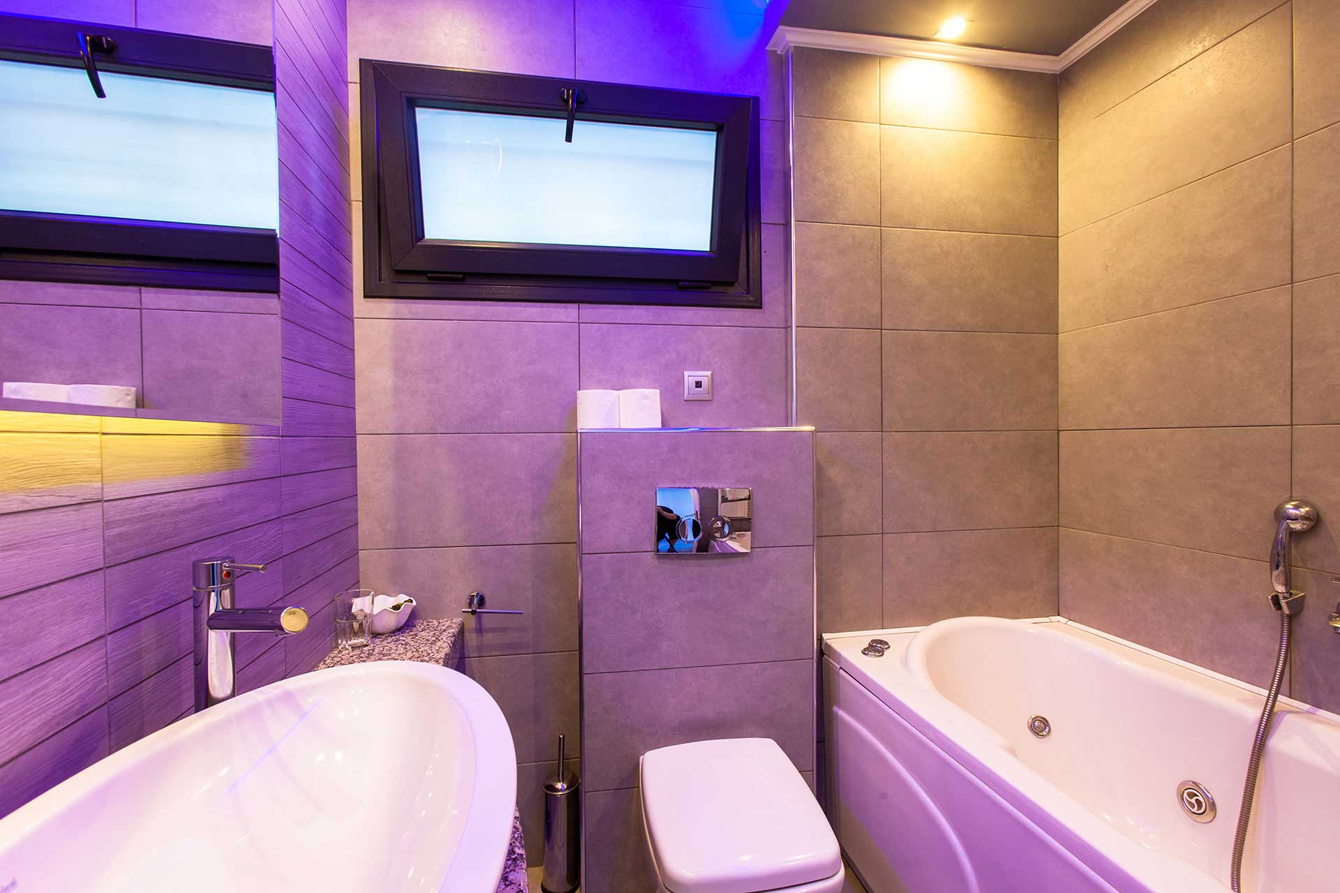 Kymata hotel luxury soba bathroom.jpg