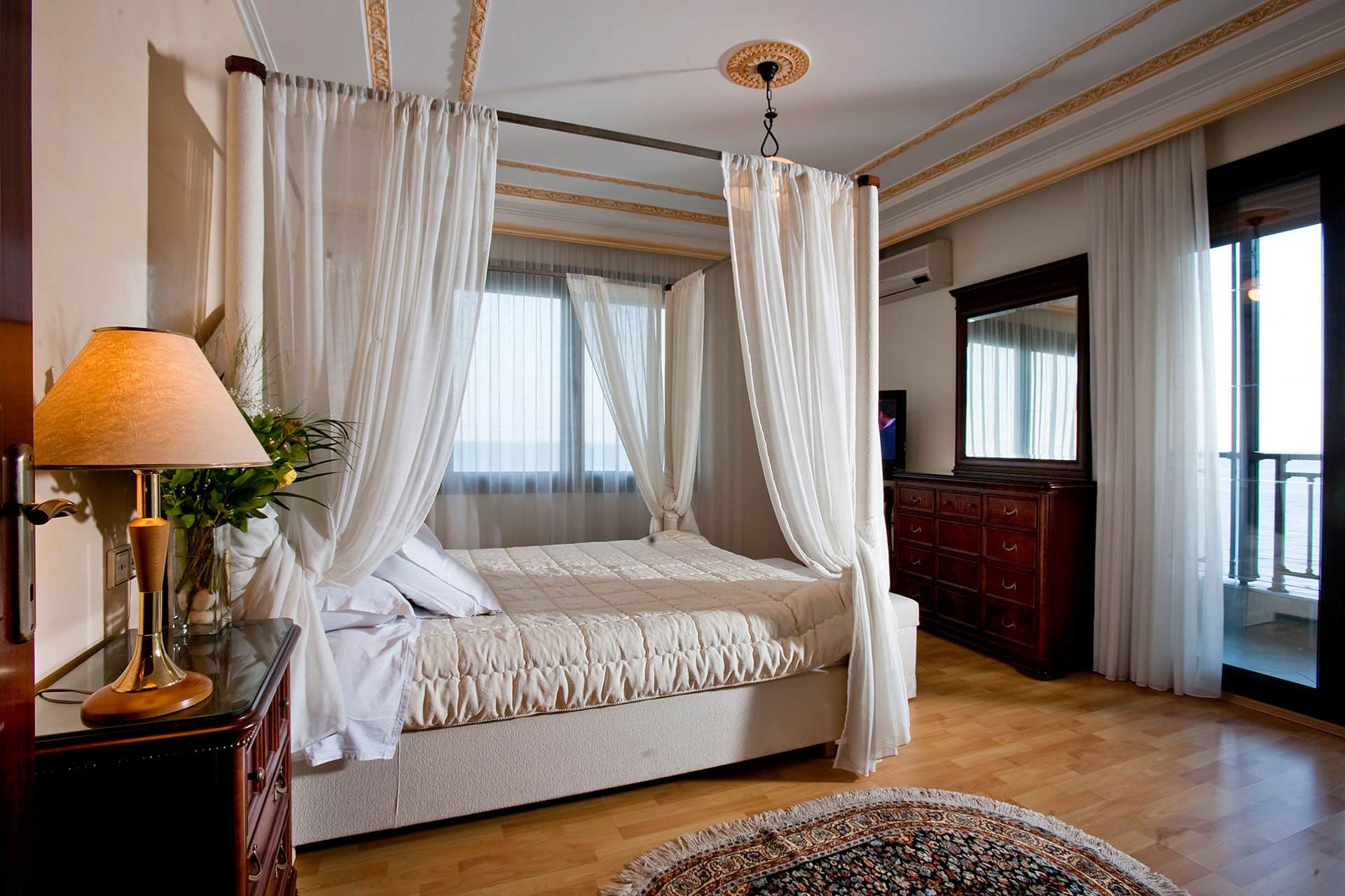 Kymata hotel suite spavaća soba.jpg