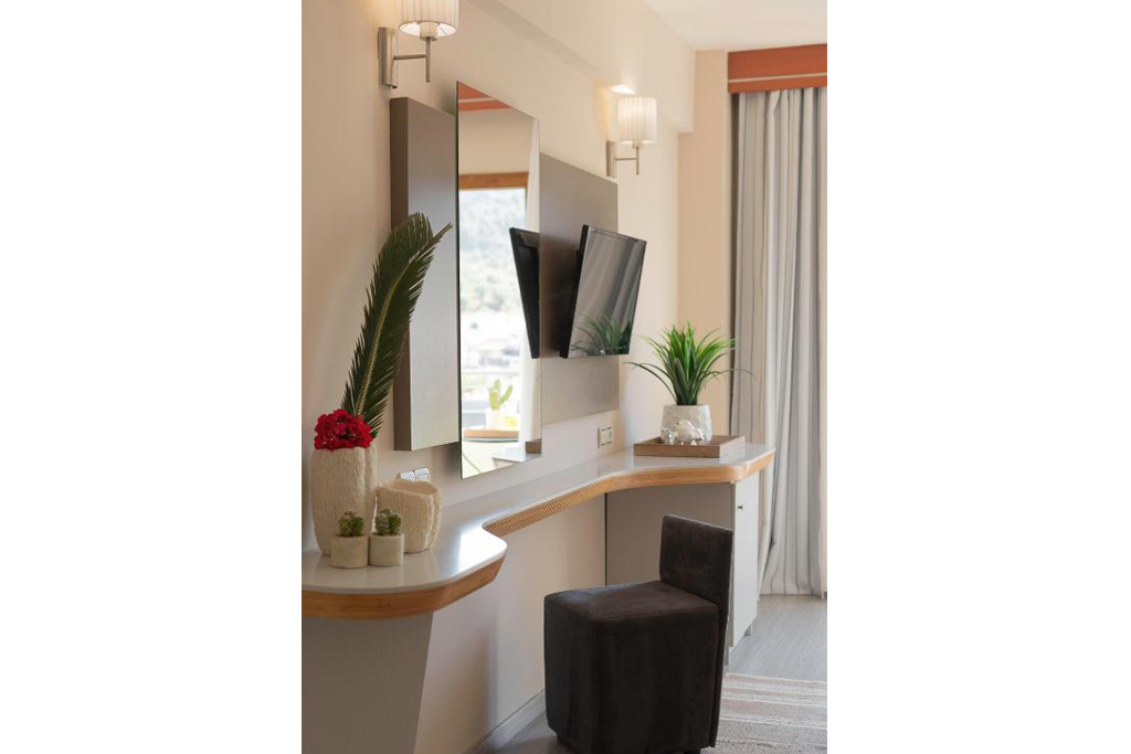 Hotel La Piscine Art deluxe rooms 1.png