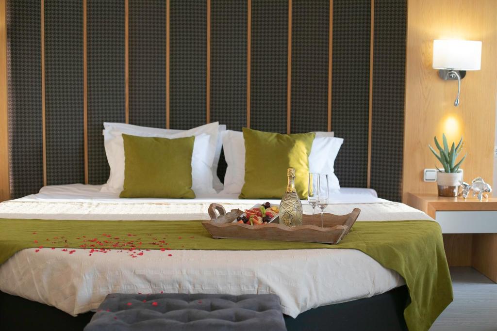 Hotel La Piscine Art junior suite 1.jpg