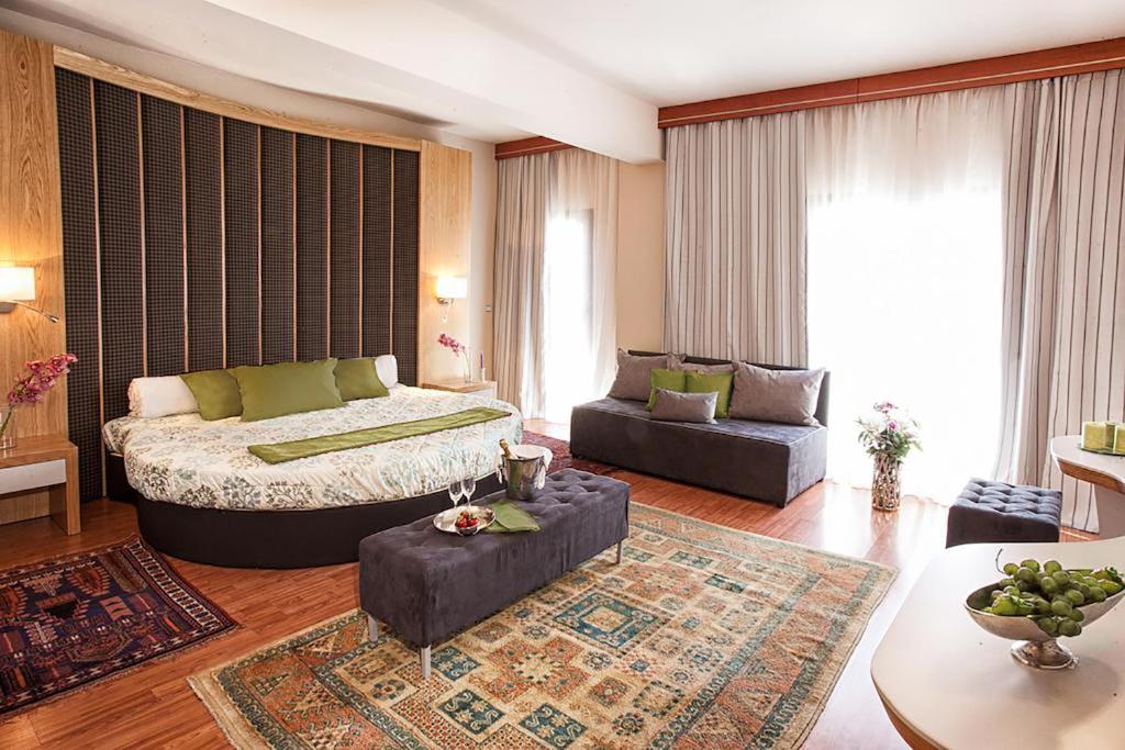 Hotel La Piscine Art junior suite.jpg