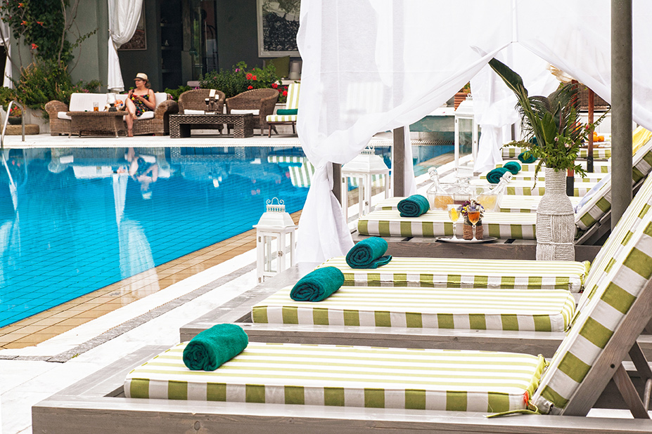 Hotel La Piscine Art pool 1.jpg