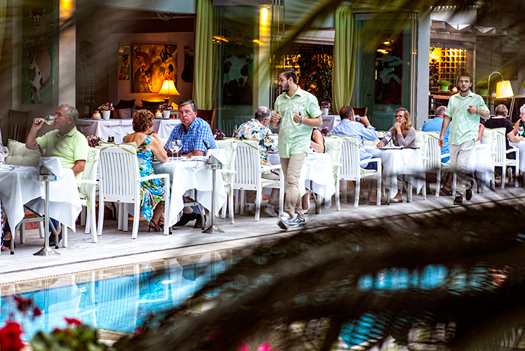 Hotel La Piscine Art restaurant 1.jpg