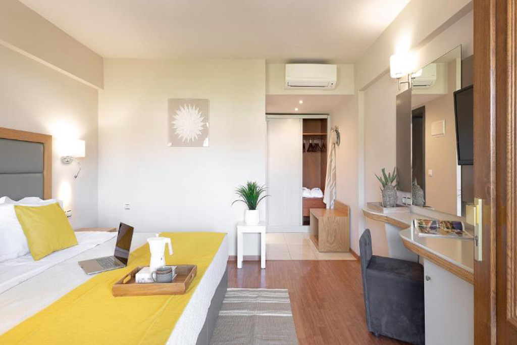 Hotel La Piscine Art standard rooms.jpg