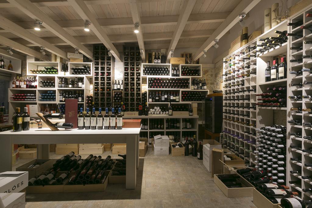 Hotel La Piscine Art wine bar.jpg