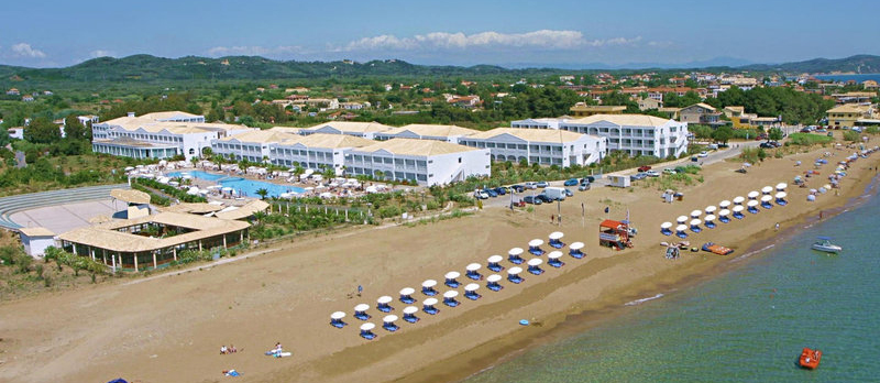 Labranda Sandy Beach Hotel plaza.jpg