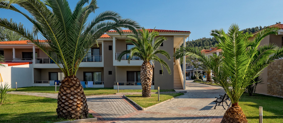 Lagomandra Beach _ Suites Hotel.jpg