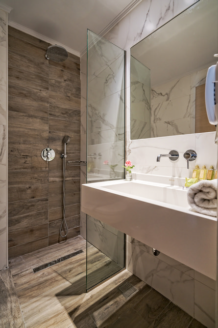 Lagomandra Beach_Suites Hotel Deluxe Family room bathroom 2.jpg