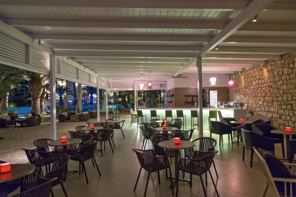 Lagomandra Hotel _ Spa  Hotel Pool bar.jpg