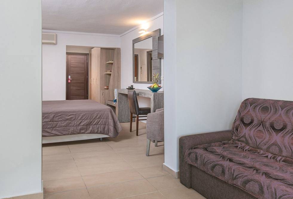 Lagomandra Hotel _ Spa hotel Junior suite 2.jpg