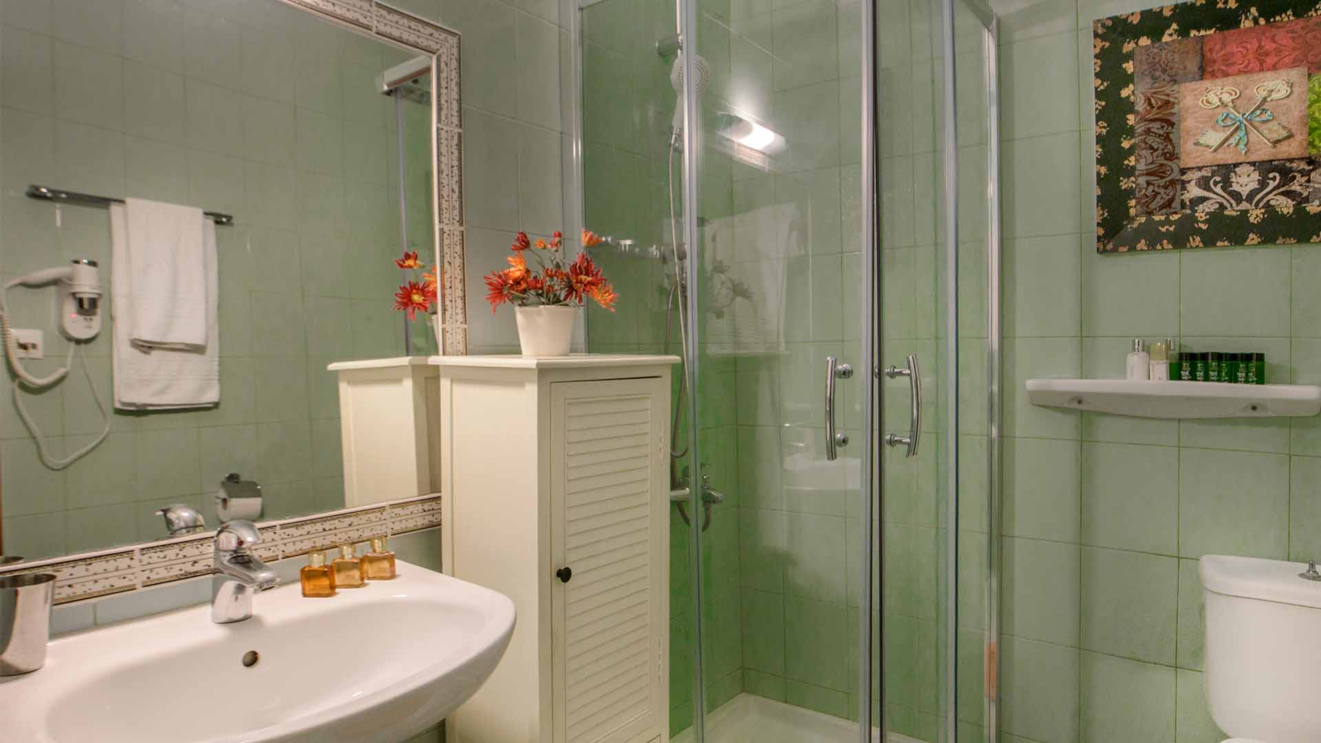 Hotel Leandros bathroom 3.jpg