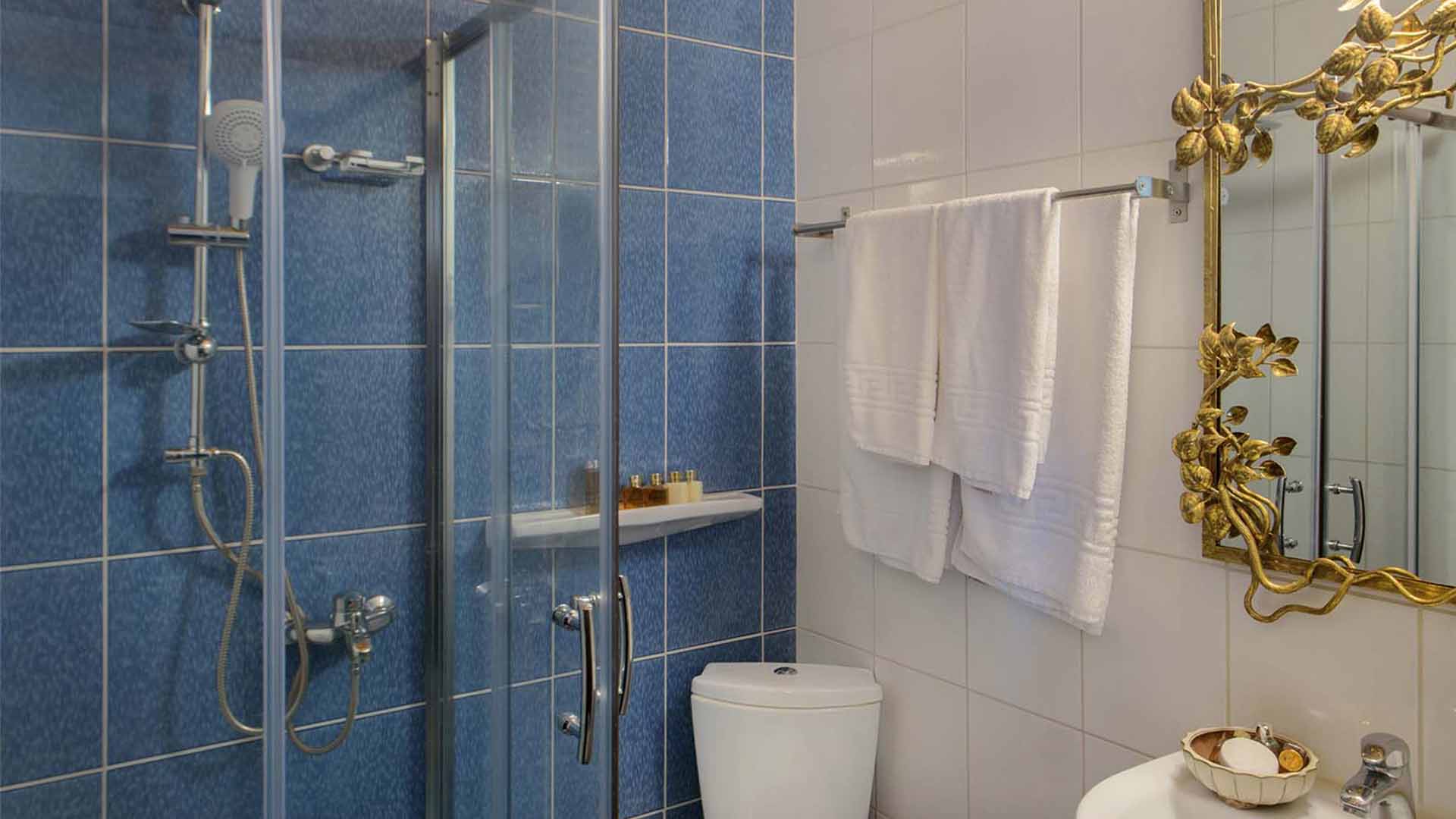 Hotel Leandros bathroom.jpg