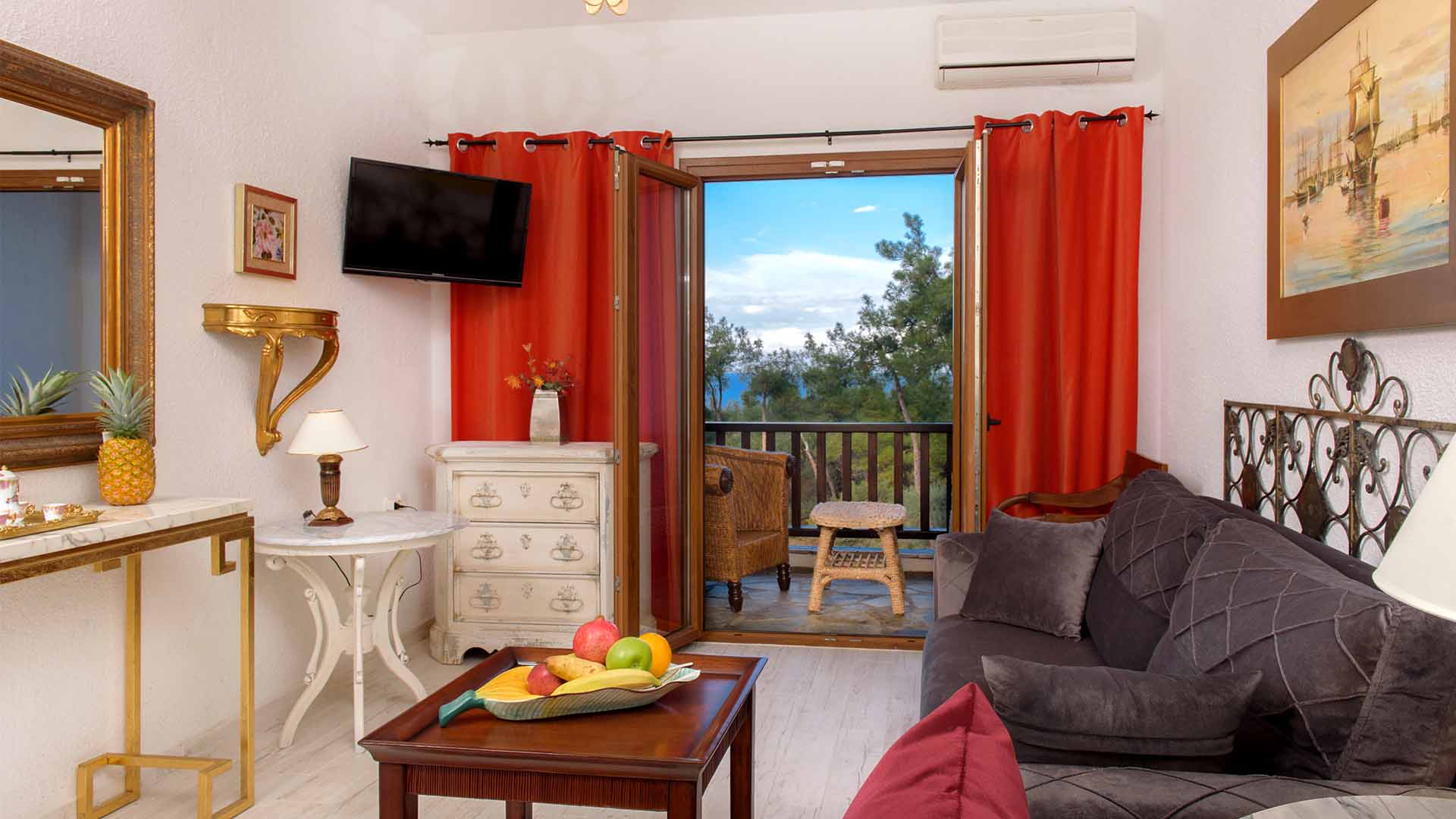 Hotel Leandros family room 1.jpg