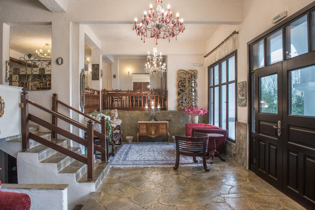 Hotel Leandros lobby.jpg