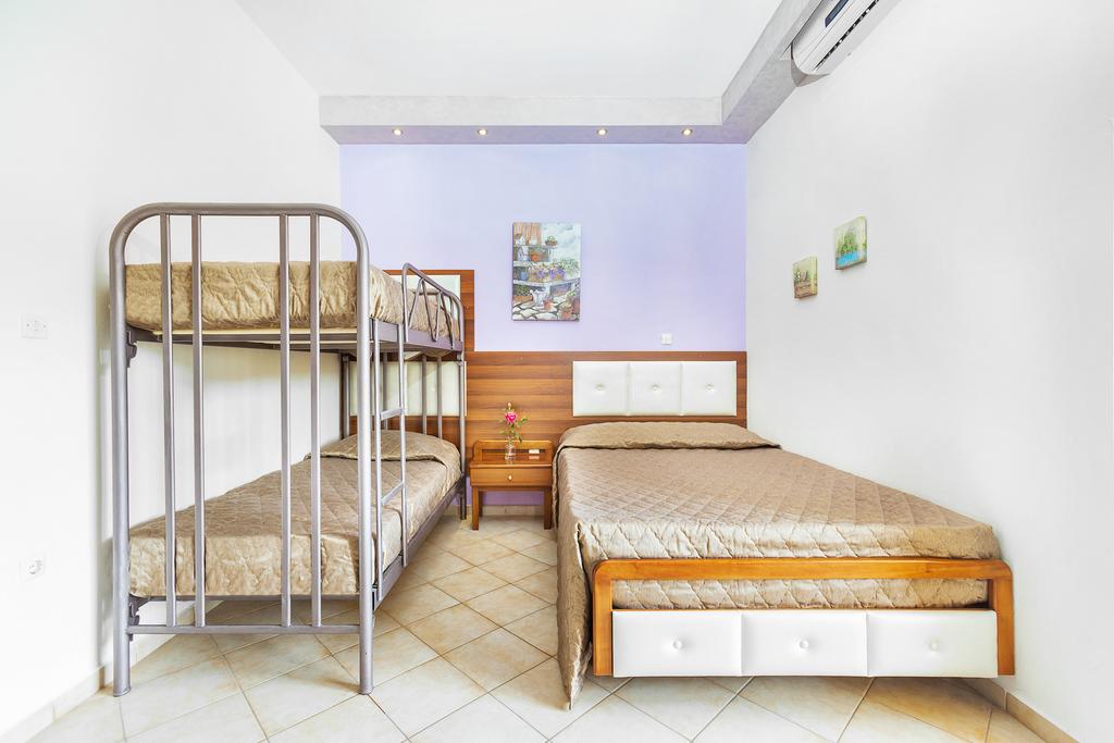 Villa Lemon Garden family studio.jpg